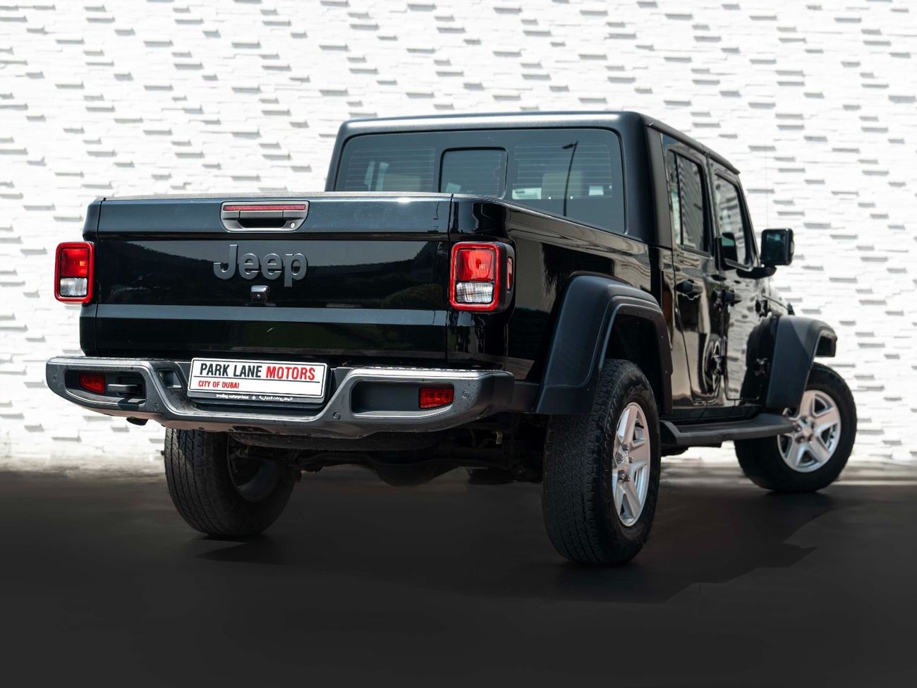 جيب جلادياتور AED 2,516 PM • GLADIATOR SPORT • ONLY 43,000 KM • OFFICIAL JEEP WARRANTY UNTIL 2027