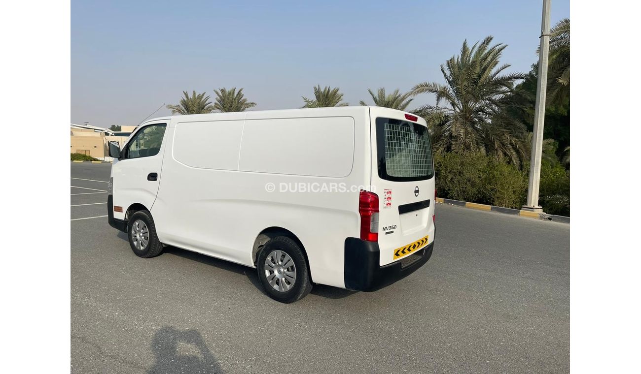 Nissan Urvan Panel Van Std NISSAN urvan 2018 GCC delvry van accident free