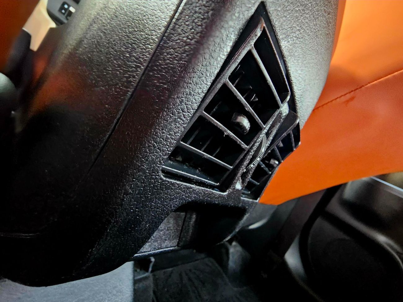 تويوتا يارس SE/ 1.5 V4 / LEATHER SEATS/ LOW MILEAGE/ SINGLE OWNER