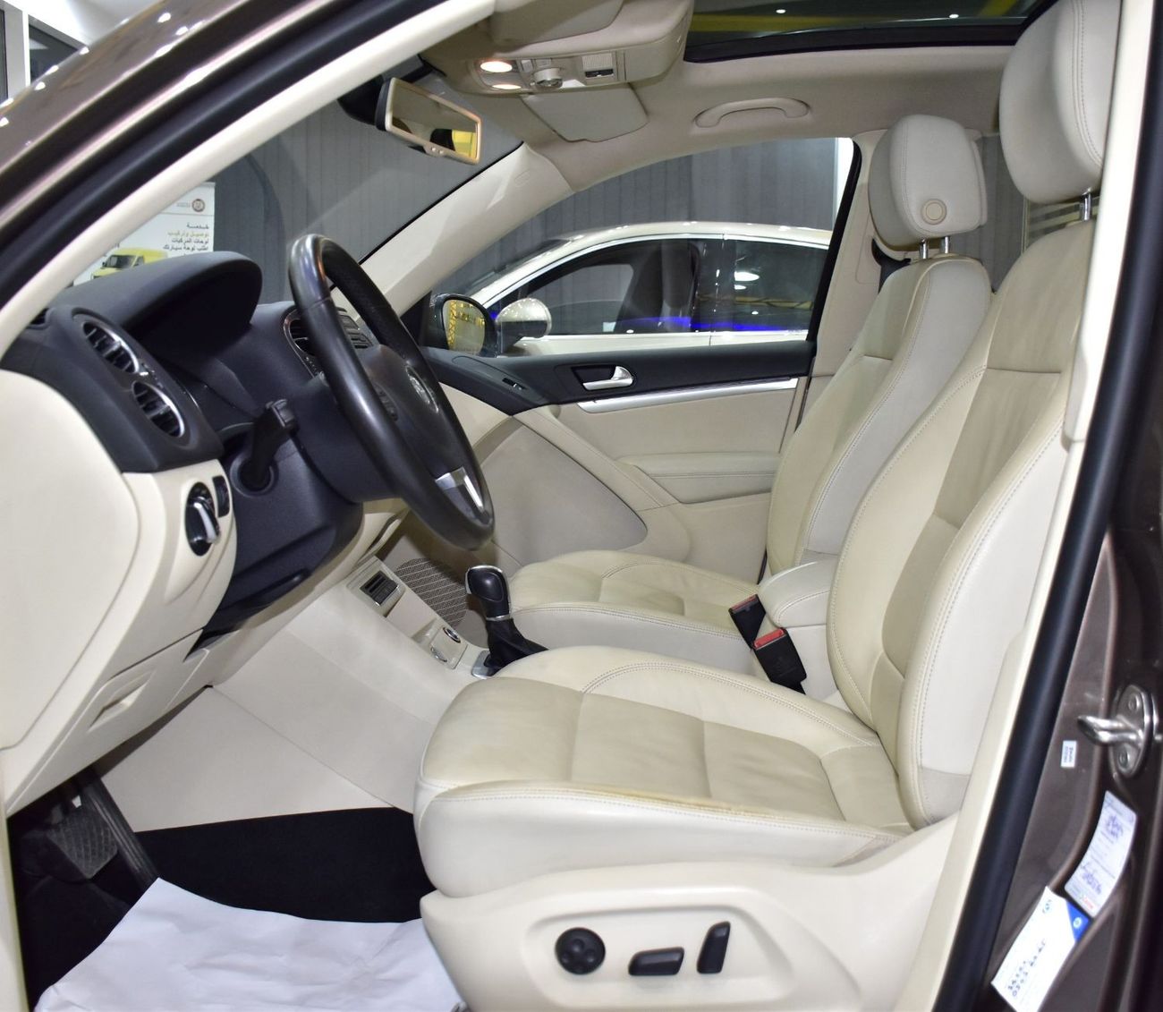 فولكس واجن تيجوان EXCELLENT DEAL for our Volkswagen Tiguan 2.0 TSi 4Motion ( 2014 Model ) in Brown Color GCC Specs