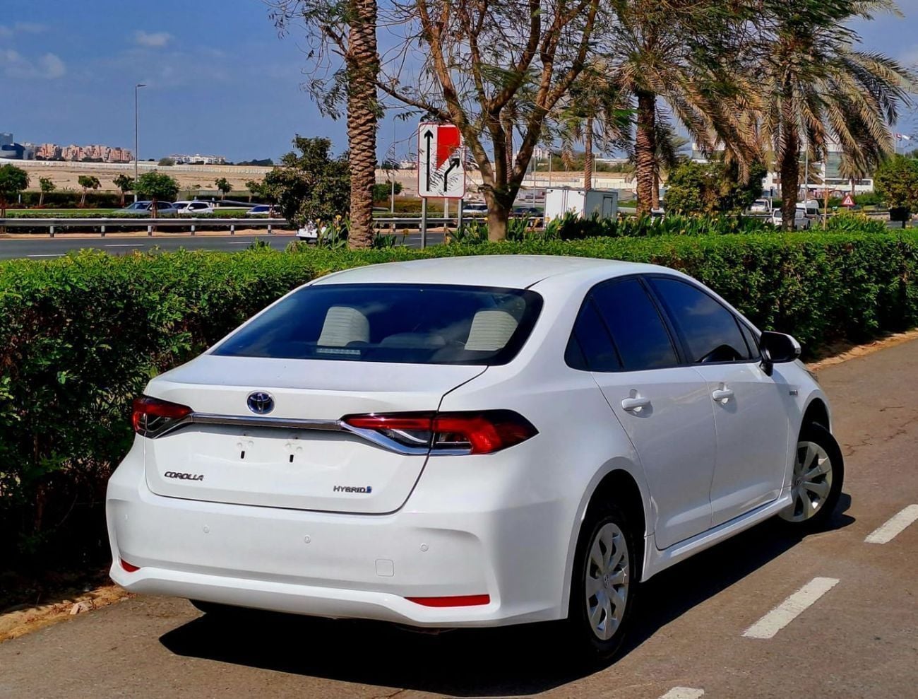 تويوتا كورولا OVERLAND 1.6L XLI Hybrid