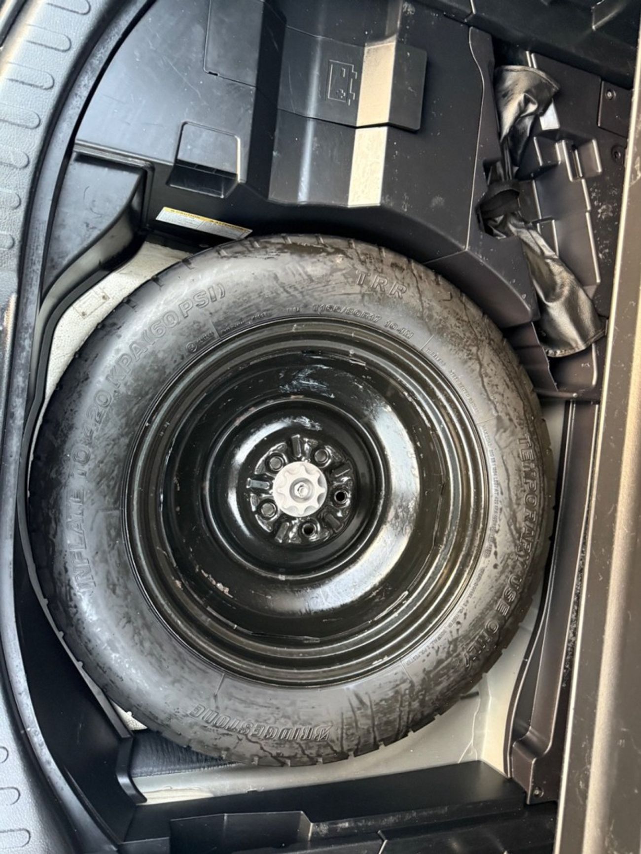 Toyota RAV4 2018 XLE HYBRID KEYLESS US SPEC