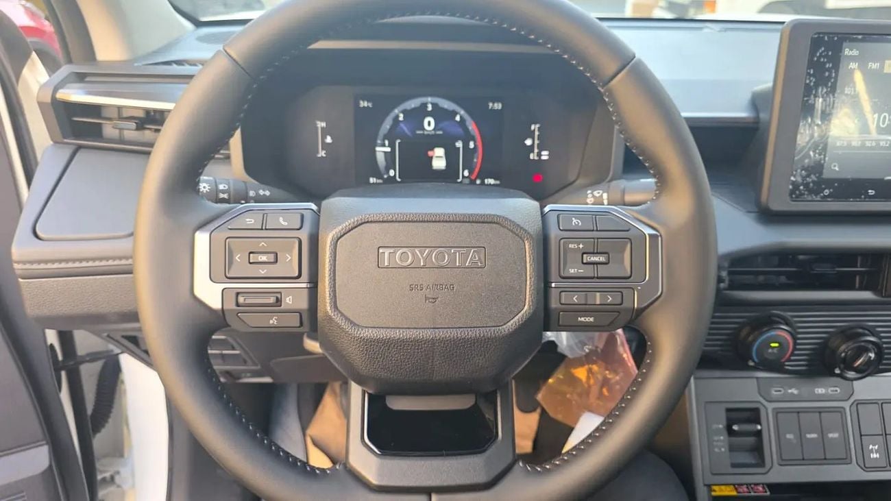Toyota Hilux Hilux E 2.8L MT