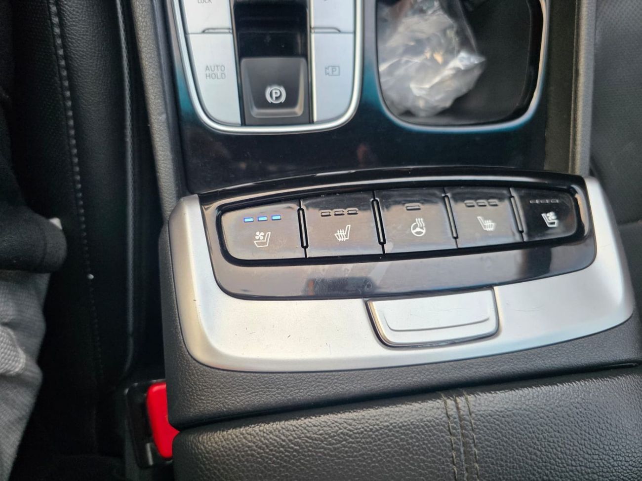 Hyundai Santa Cruz 2.5 Turbo engine 4x4 , sunroof , 360 cameraa and original leather seats