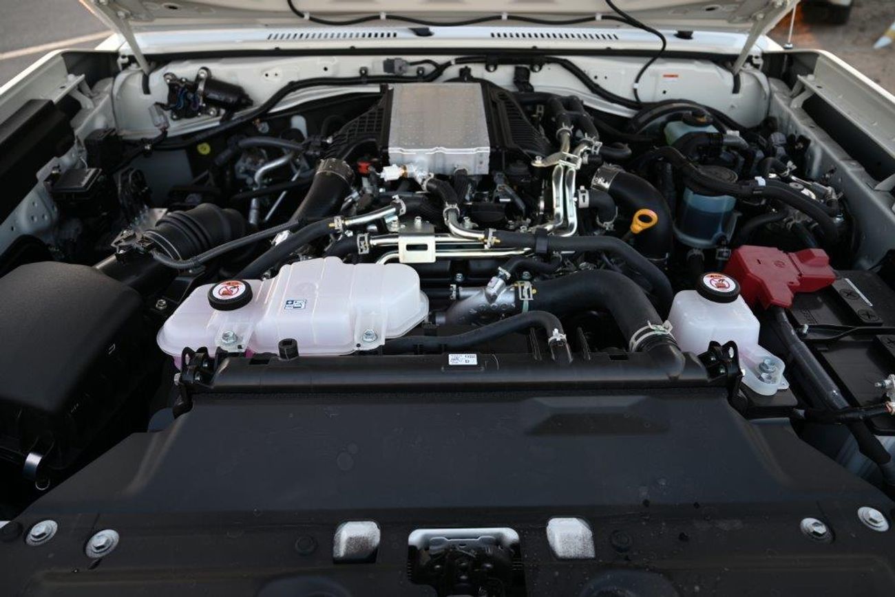 Toyota Land Cruiser 70 71 Short Wheel Base DLX 2.8L Diesel 4WD 5-Seater Automatic