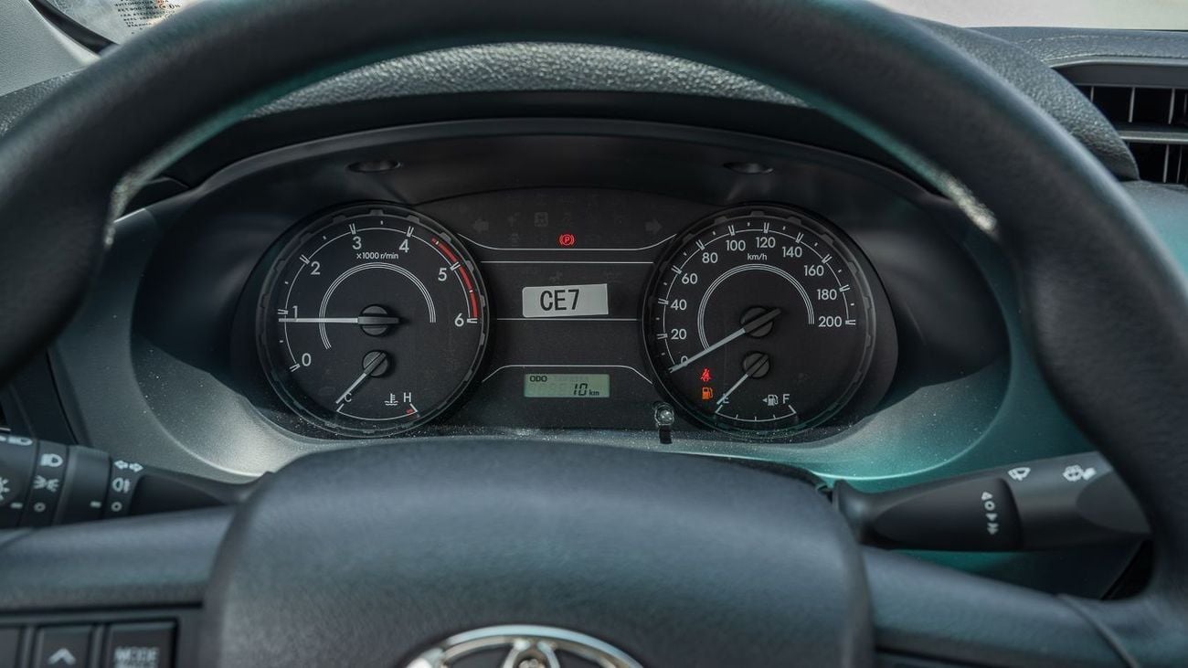 Toyota Hilux GL TOYOTA HILUX 2.4 SINGLE CABIN BASIC 4X4 MT -2026YM
