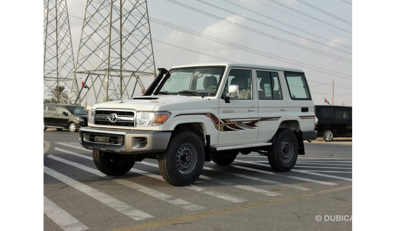 Toyota Land Cruiser Hard Top 4.5L, 16' Tyre, Central Door Lock System, Power Window, Power Mirror, 4WD Gear Box, CODE-LCWH20