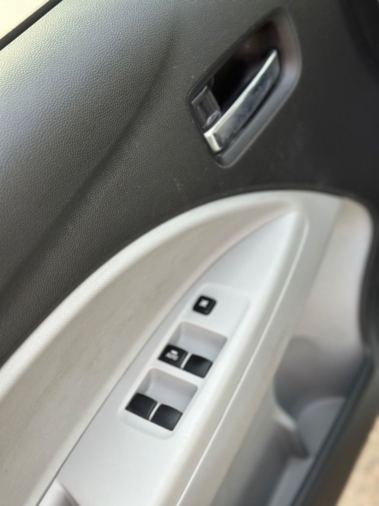 Mitsubishi Attrage GLX