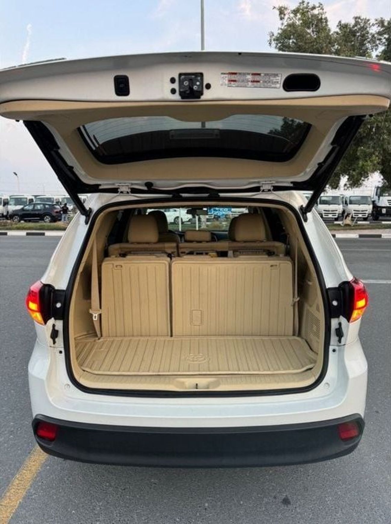 Toyota Highlander 2018 LE 4x4 MID OPTION V6 US SPEC