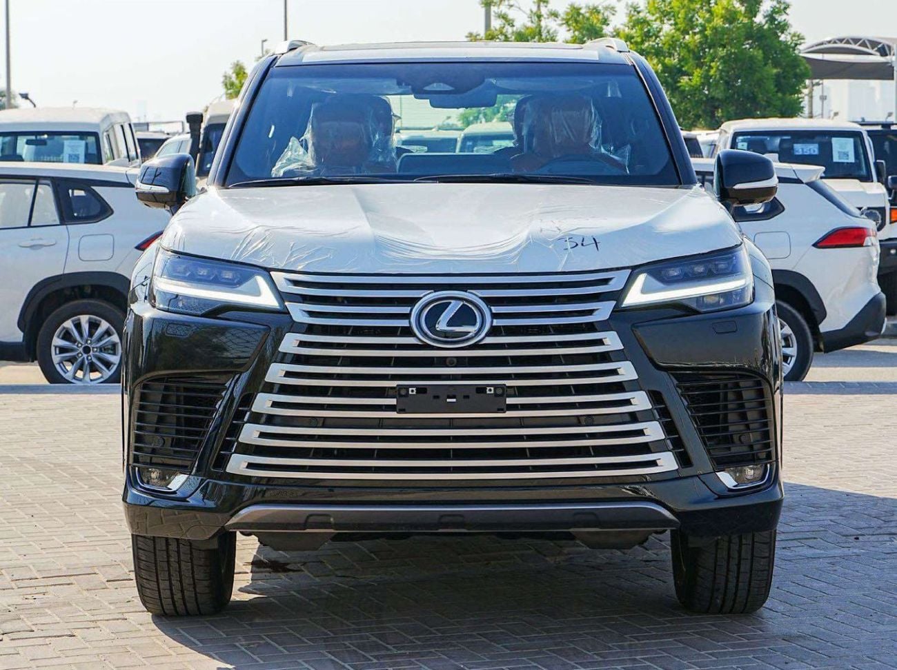 لكزس LX 600 VIP لكزس LX600 VIP موديل 2026، جنوط مقاس 22 بوصة