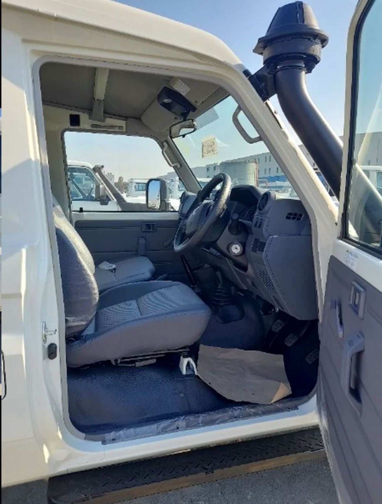 تويوتا لاند كروزر 70 RHD TOYOTA LAND CRUISER LC78 4.2L DIESEL MT MY2025 - WHITE