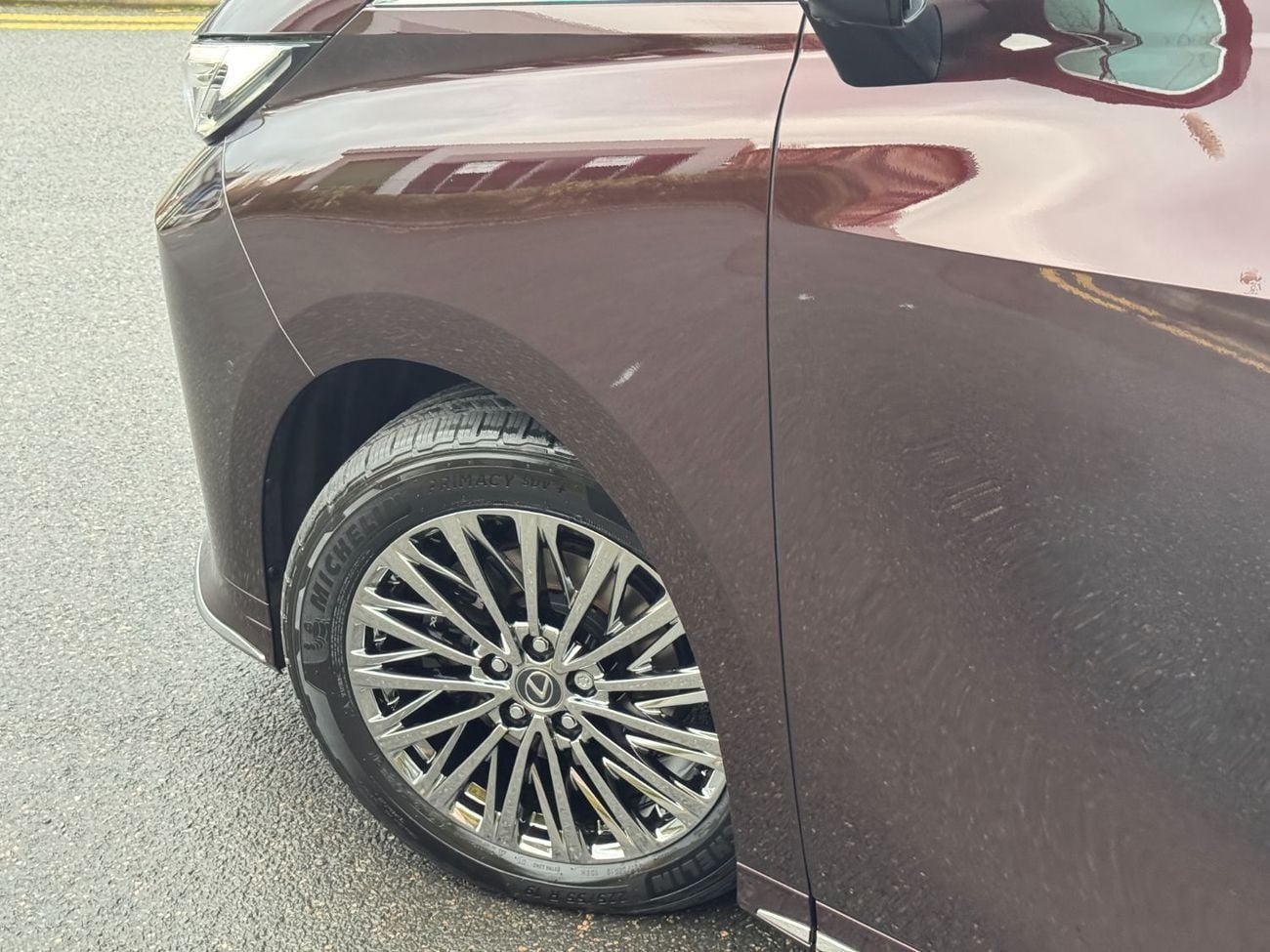 Lexus LM 350h STD (NON GCC) Right Hand Drive