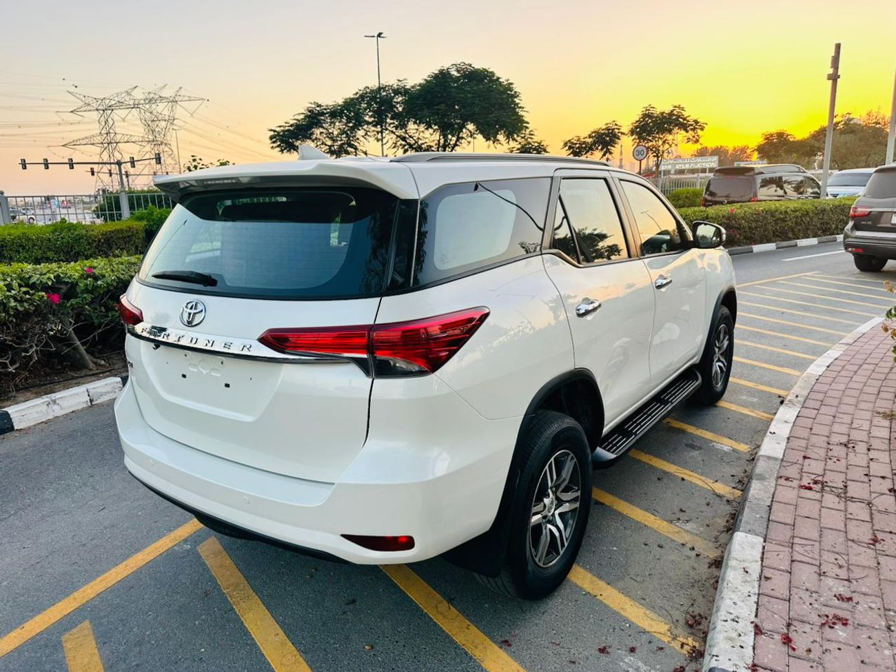 Toyota Fortuner EXR ,Fortner ,year 2019 ,fuel petrol engine capacity 2,7 Liter ,only for export available