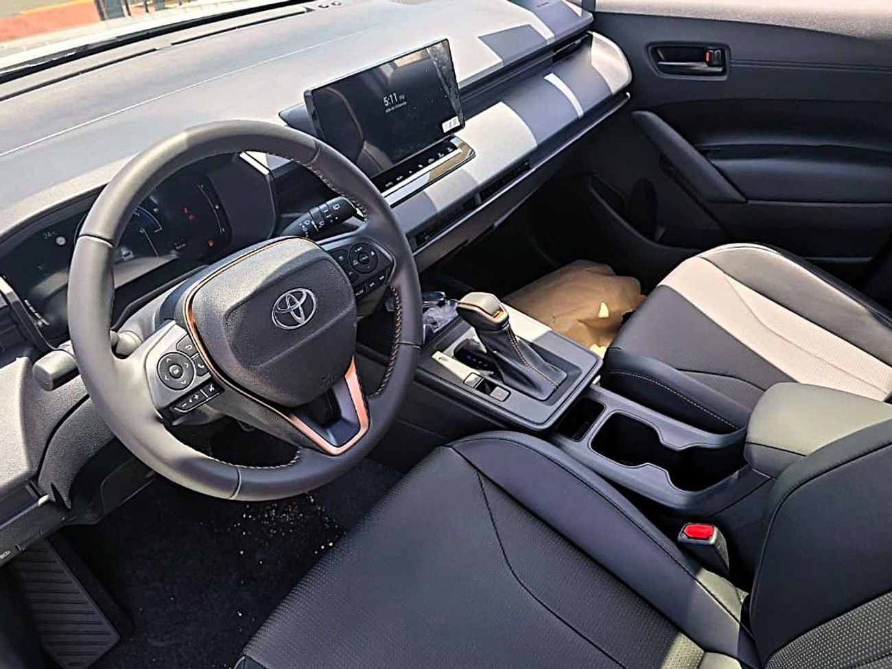 Toyota Corolla Cross Toyota corolla cross HEV 2.0L A/T SUV FWD White Color 2026 Model