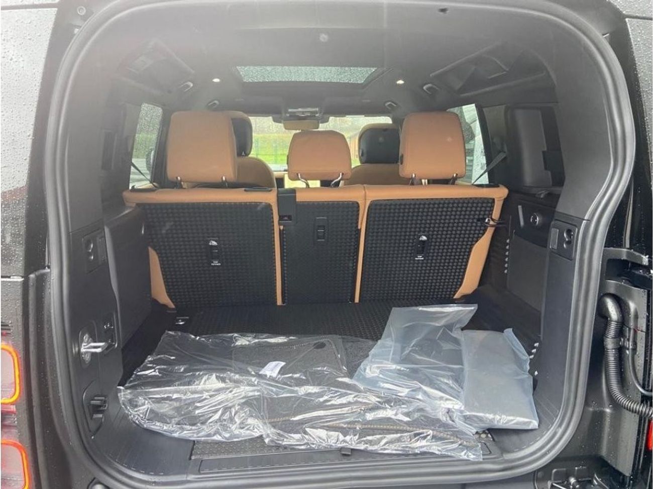 لاند روفر ديفندر Defender Carpathian V8 2023