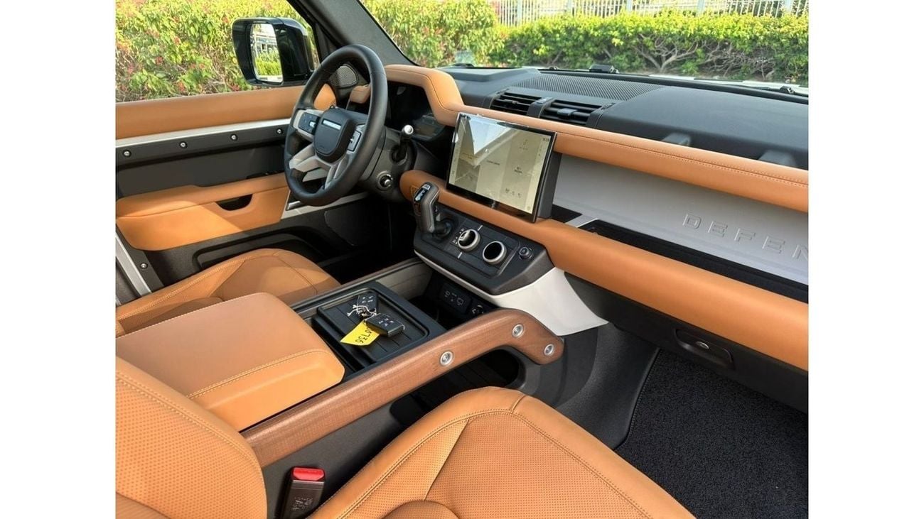 Land Rover Defender New! GCC Spec & With Warranty & Service