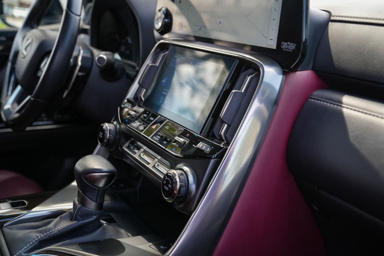 لكزس LX 600 SIGNATURE 2024!! LOW MILEAGE!! WARRANTY AND SERVICE CONTRACT FROM AL FUTTAIM