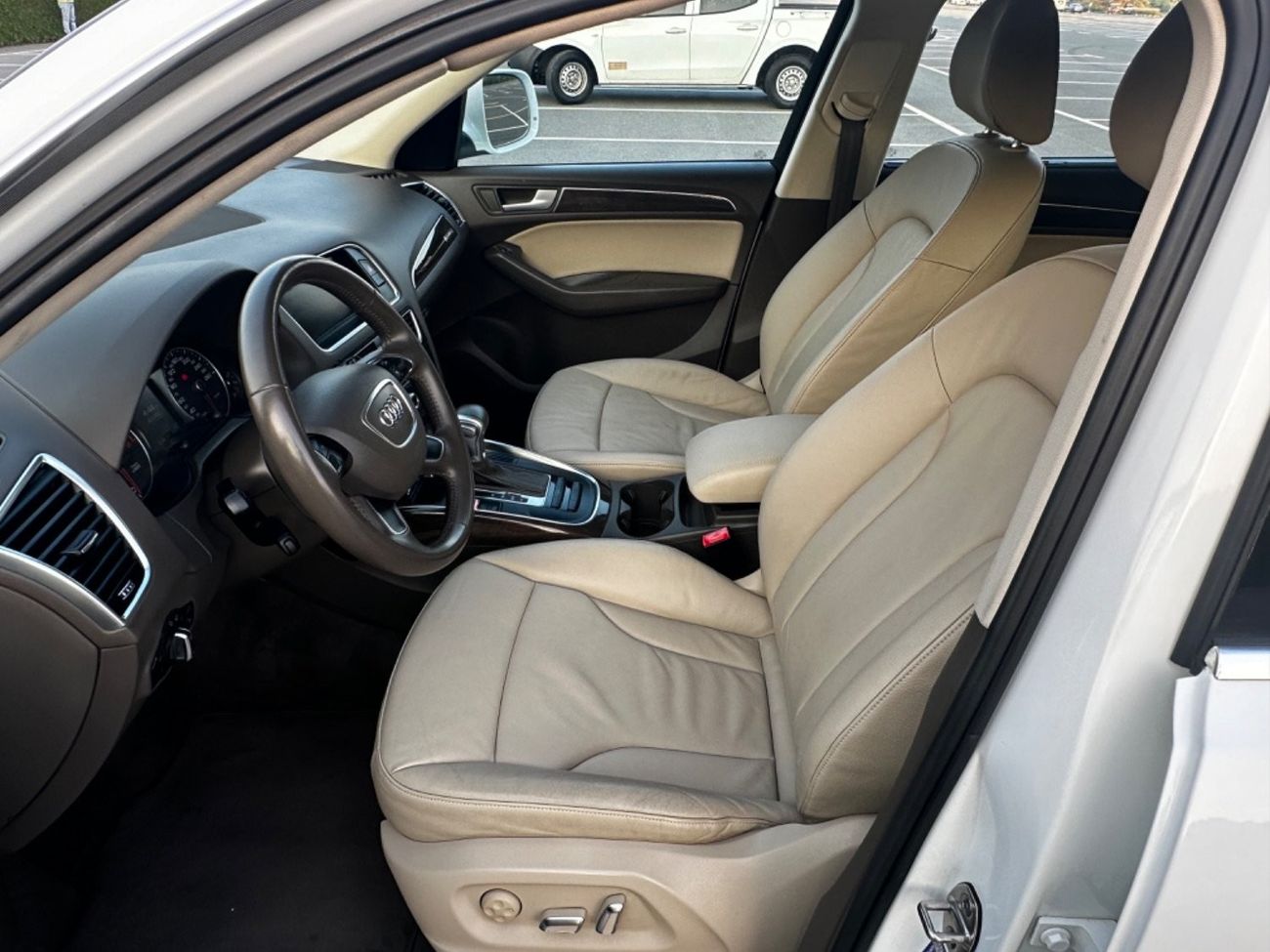 أودي Q5 S-لاين موديل 2014  خليجي حاله ممتازه جدااا من الداخل والخارج