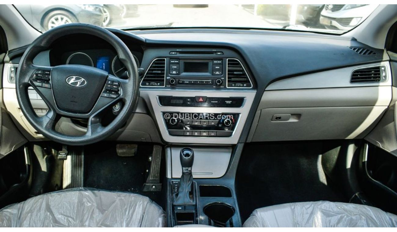 Hyundai Sonata Hyundai models 2015 White COULOUR Number 2 EXelent Condition.