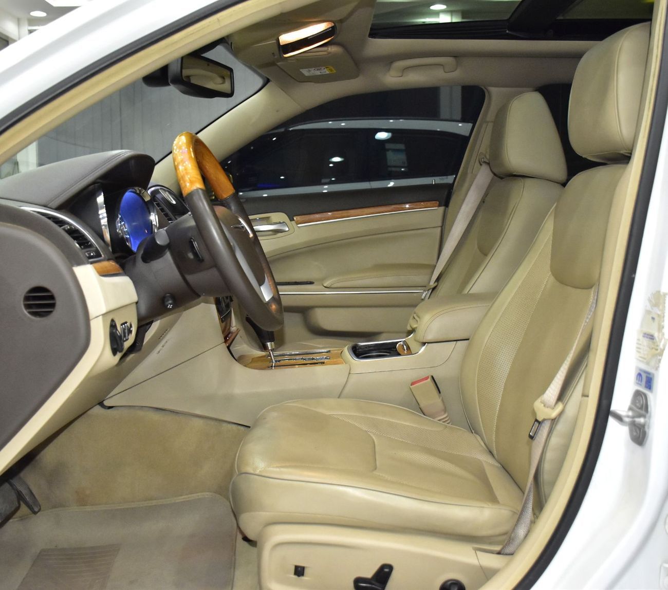 Chrysler 300C EXCELLENT DEAL for our Chrysler 300c ( 2014 Model ) in White Color GCC Specs