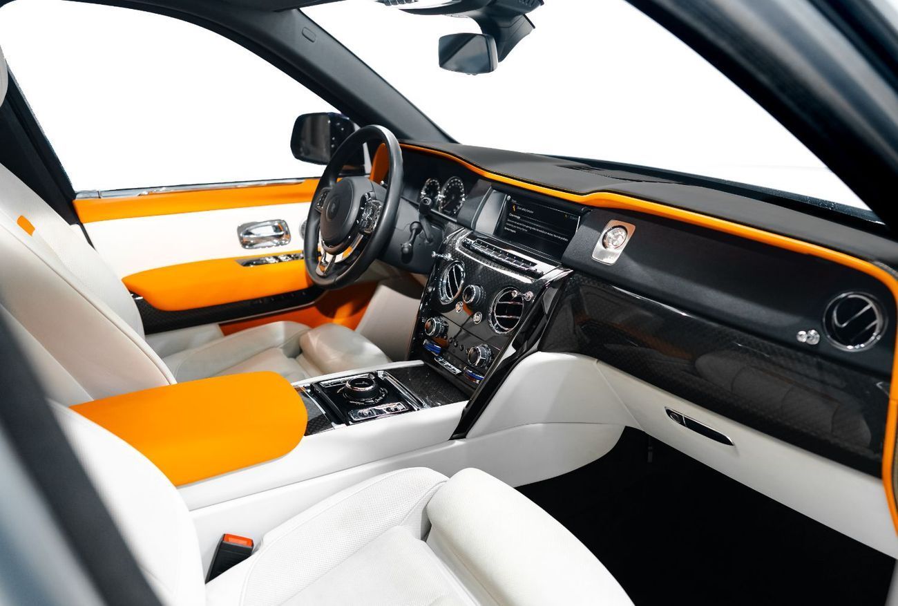 Rolls-Royce Cullinan CULLINAN BLACK BADGE | TAILGATE SEATS | PANORAMIC GLASS SUNROOF | TWO TONE INTERIOR | BESPOKE AUDIO