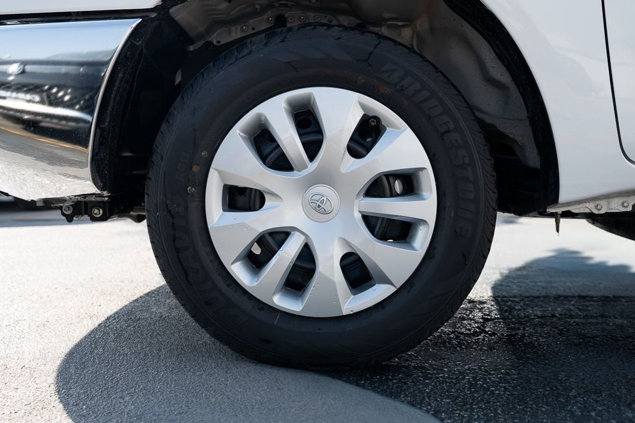 تويوتا هيلوكس GLX 2.7L Petrol Automatic Transmission 4x2 2026