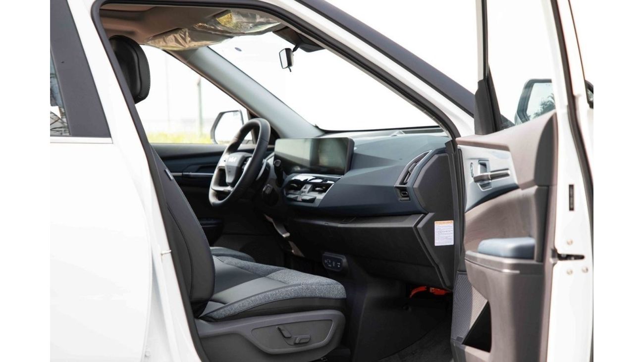 كيا EV5 كيا EV5 Land 530 موديل 2023 - أبيض داخل أزرق وأسود | للتصدير فقط