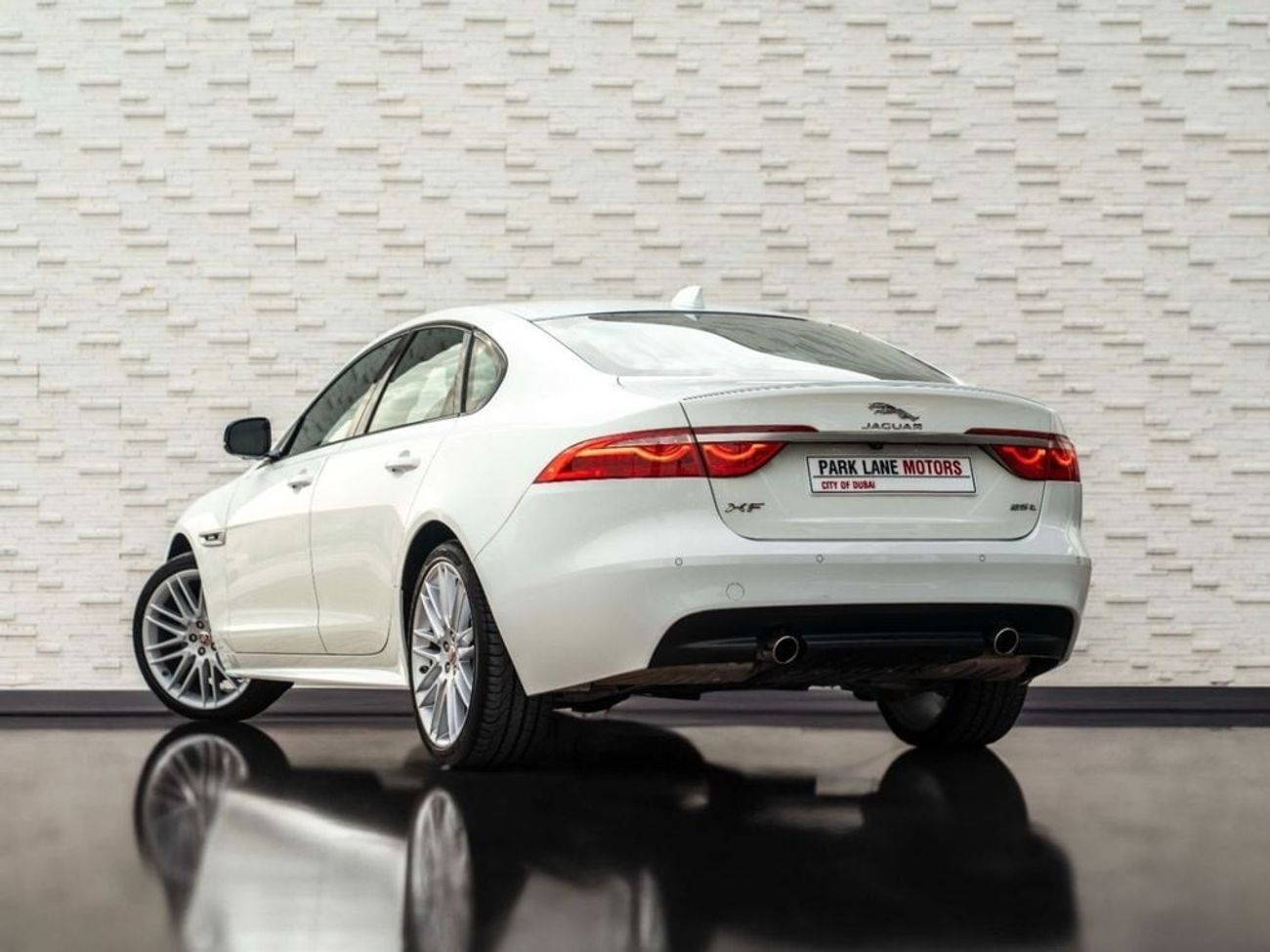 جاكوار XF R-Sport 2.0L Sedan