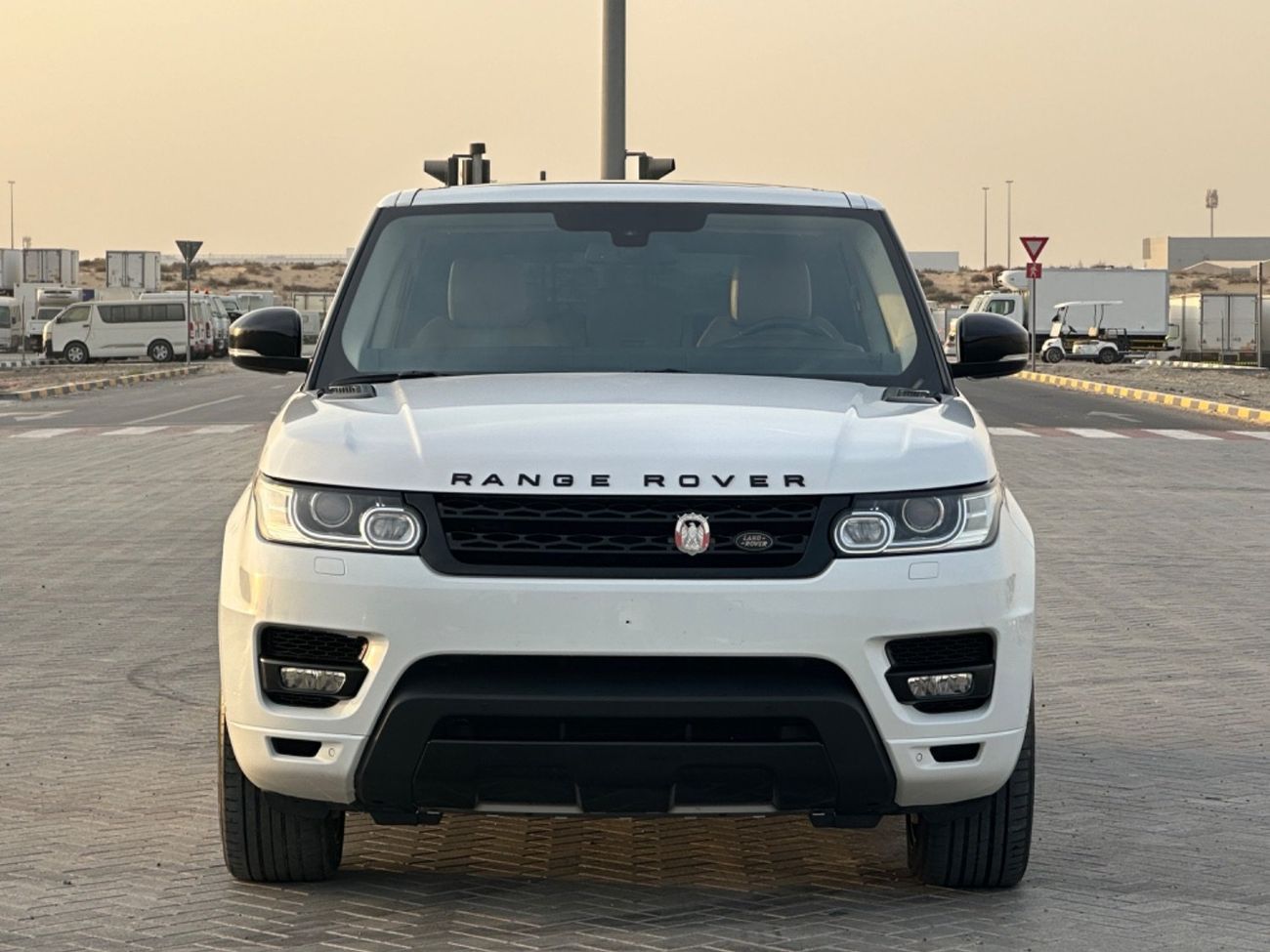 Land Rover Range Rover Sport HSE DYNAMIC 5.0L (525 HP) MODEL 2014 GCCCAR PERFECT CONDITION INSIDE AND OUTSIDE