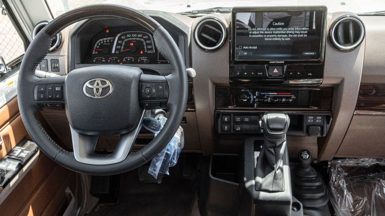 تويوتا لاند كروزر بيك آب 2026 Toyota Land Cruiser LC79 4.0L AT Petrol Full Option (White-Brown)