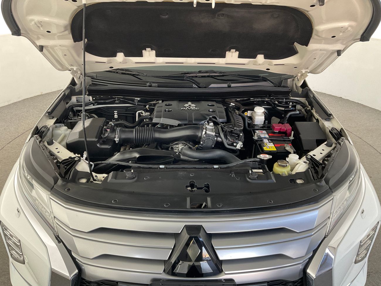 ميتسوبيشي مونتيرو سبورت GLS Premium | National Day Celebration | شامل الضمان | 0 ﺪﻔﻋﺓ ﺃﻮﻟﻯ