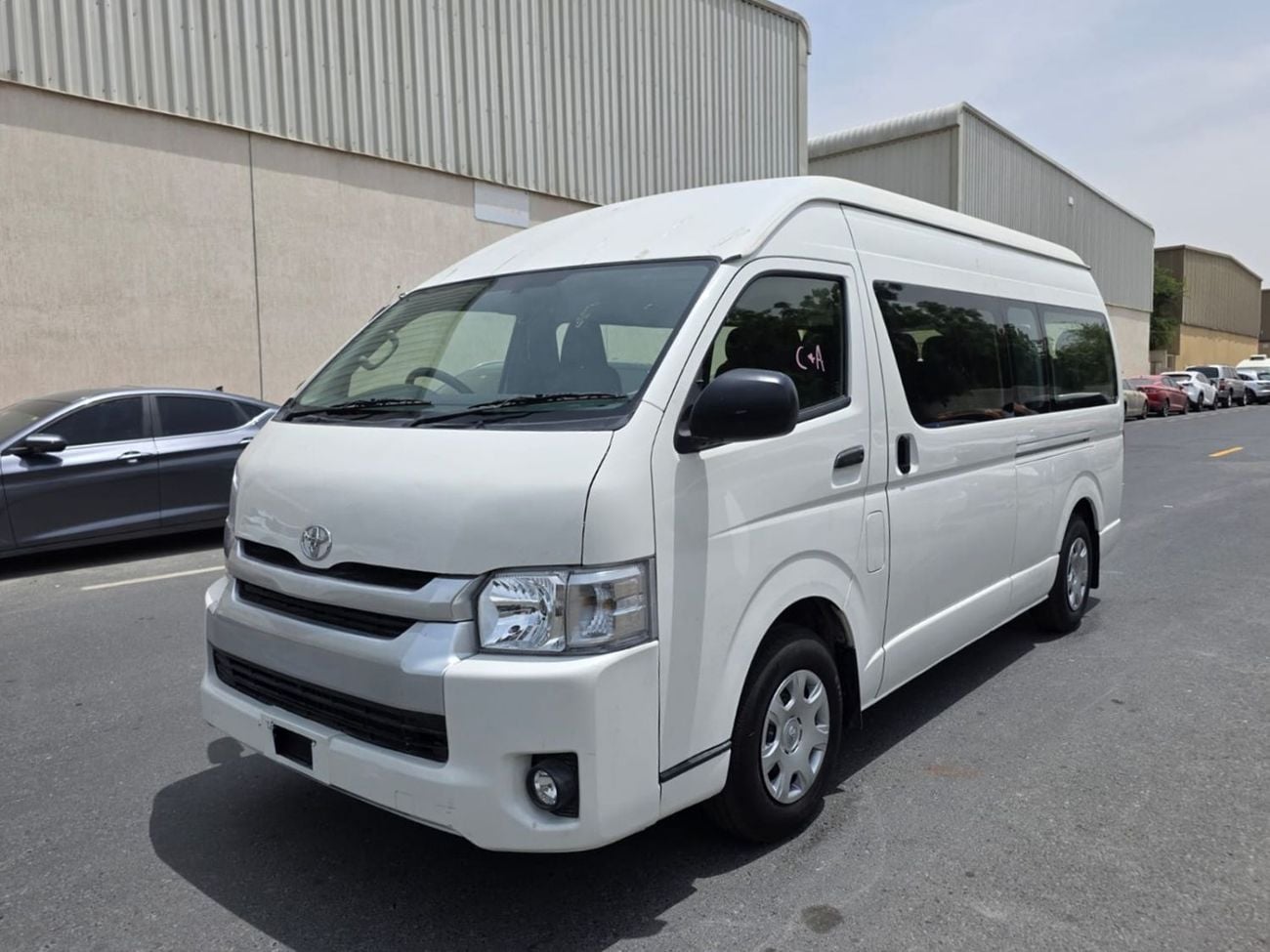 Toyota Hiace TOYOTA HIACE COMMUTER VAN RHD 2015 MODEL 3.0 L DIESEL AUTOMATIC(PM15122)