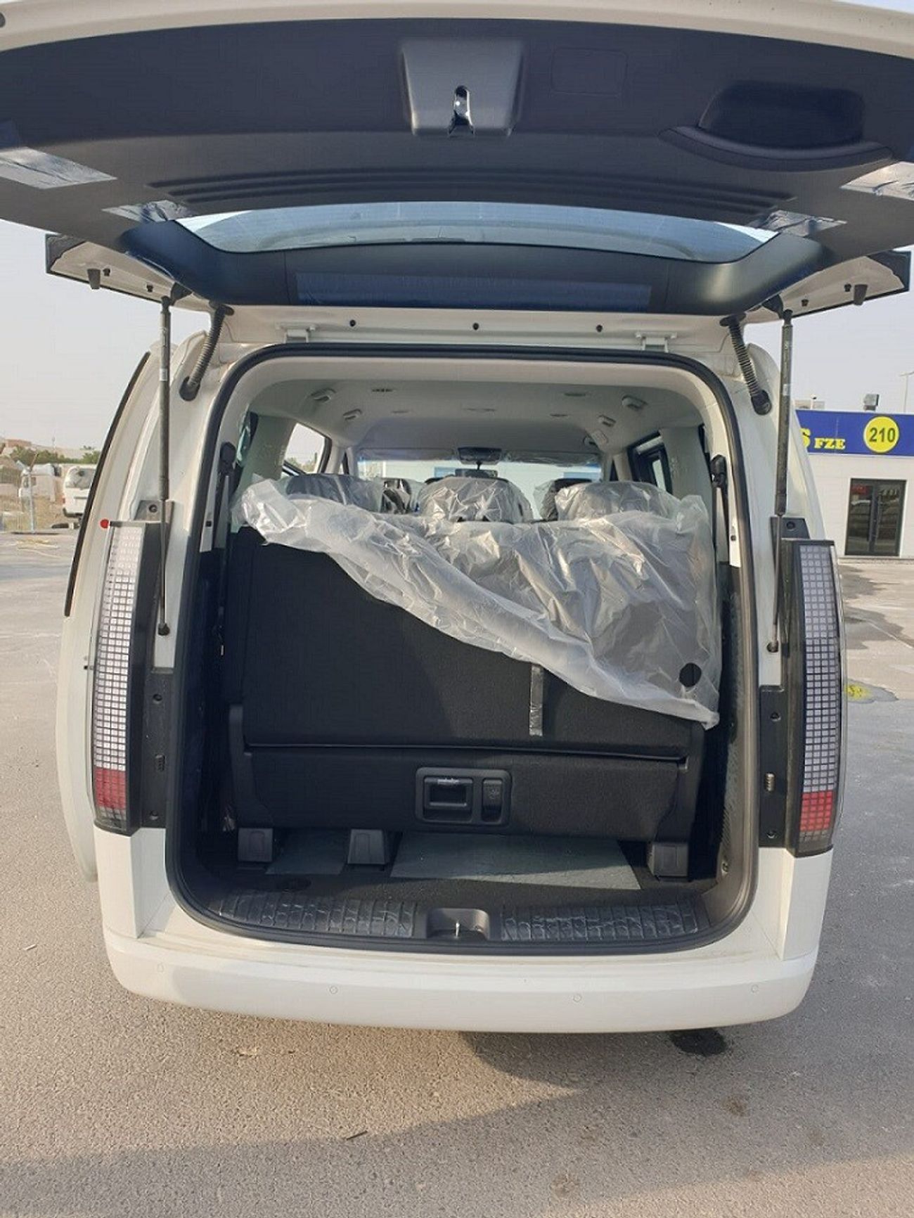 هيونداي ستاريا 3.5 - V6 - PETROL