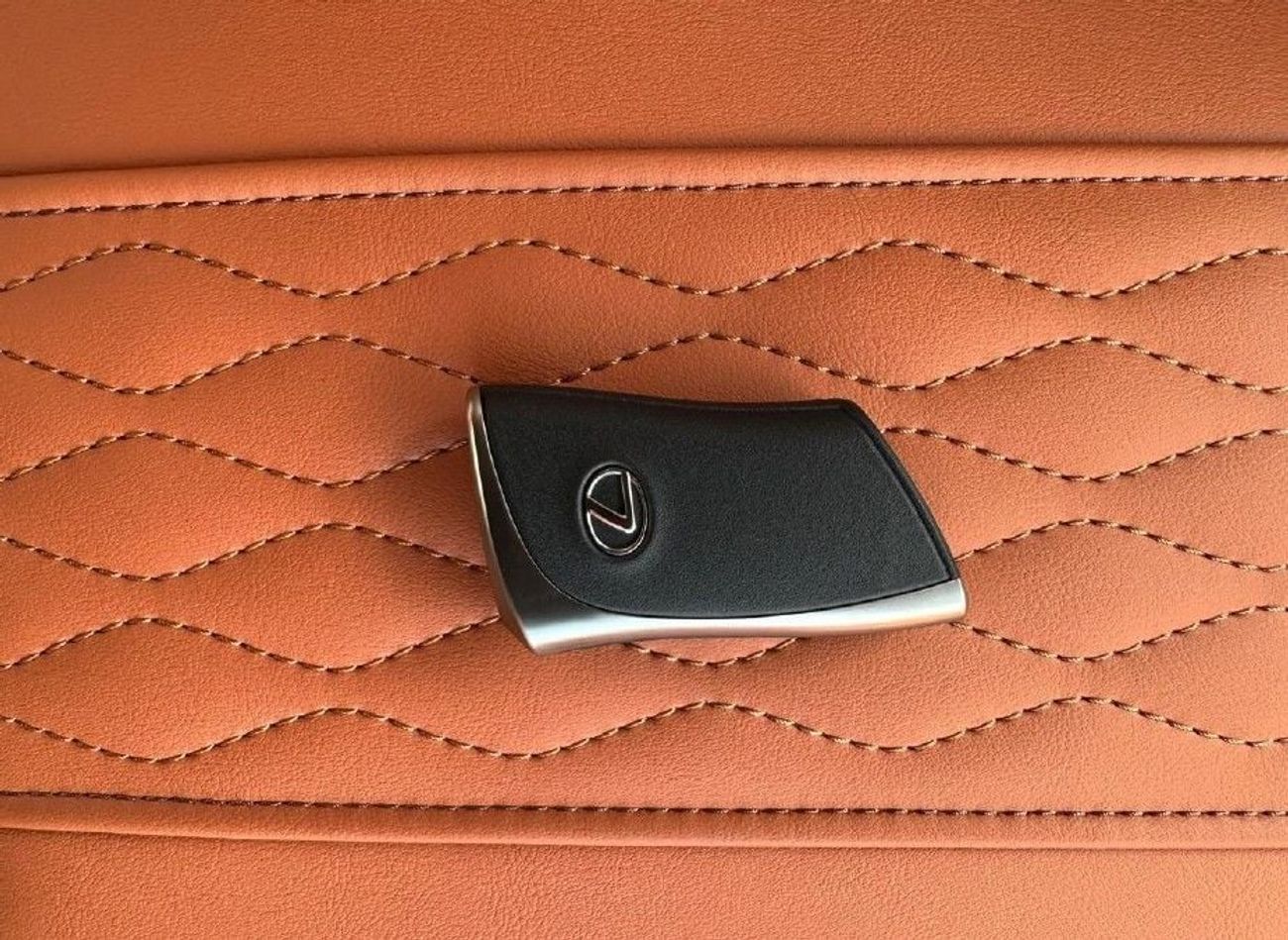 Lexus LX600 VIP 2026 LEXUS LX600 VIP PETROL WHITE/ORANGE - 3.5L V6 TT