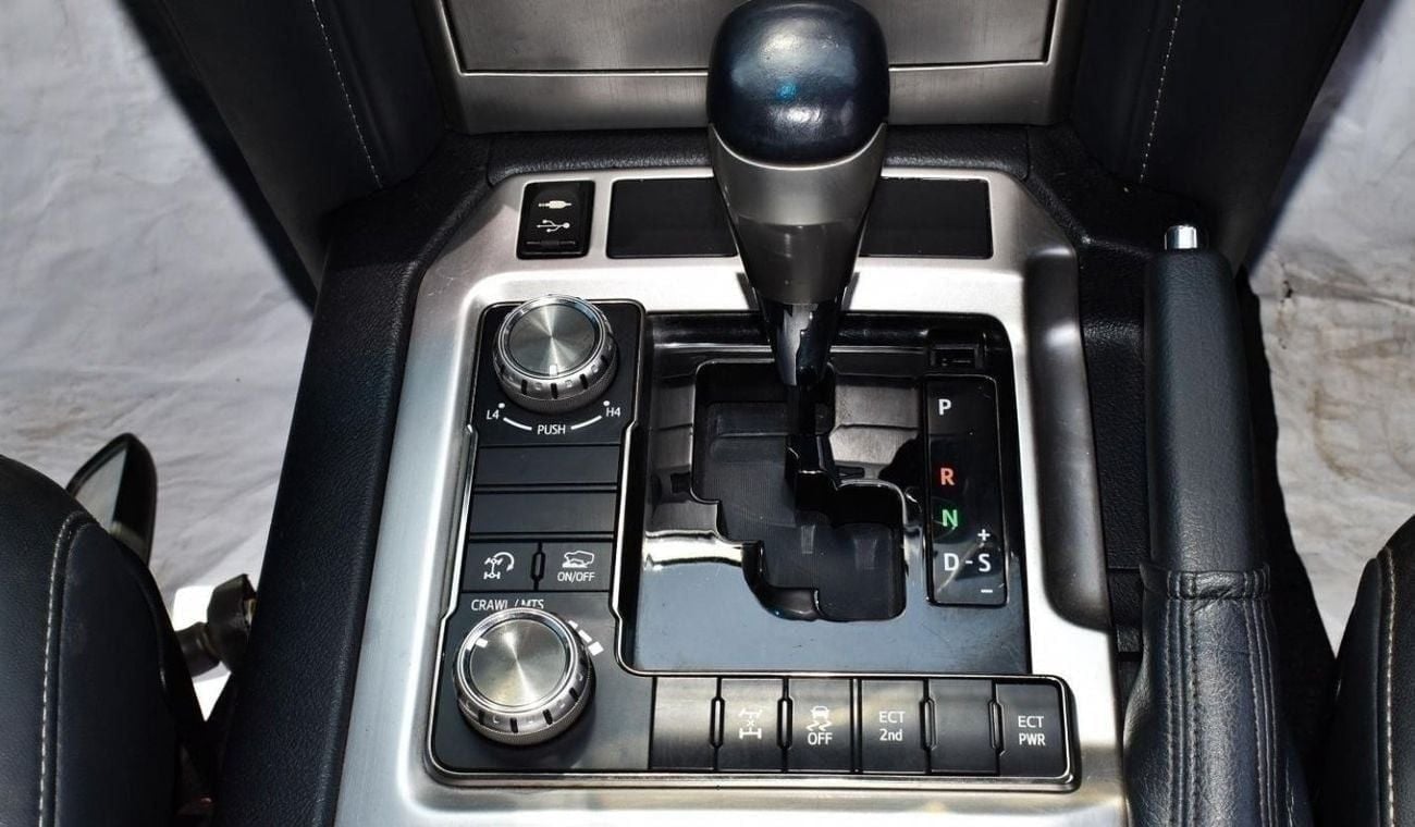 تويوتا لاند كروزر V8 4.5L Diesel (Right Hand)