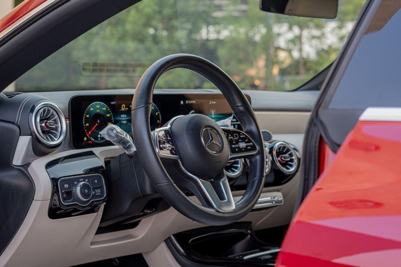 Mercedes-Benz CLA 250 Std 2.0L (221 HP)