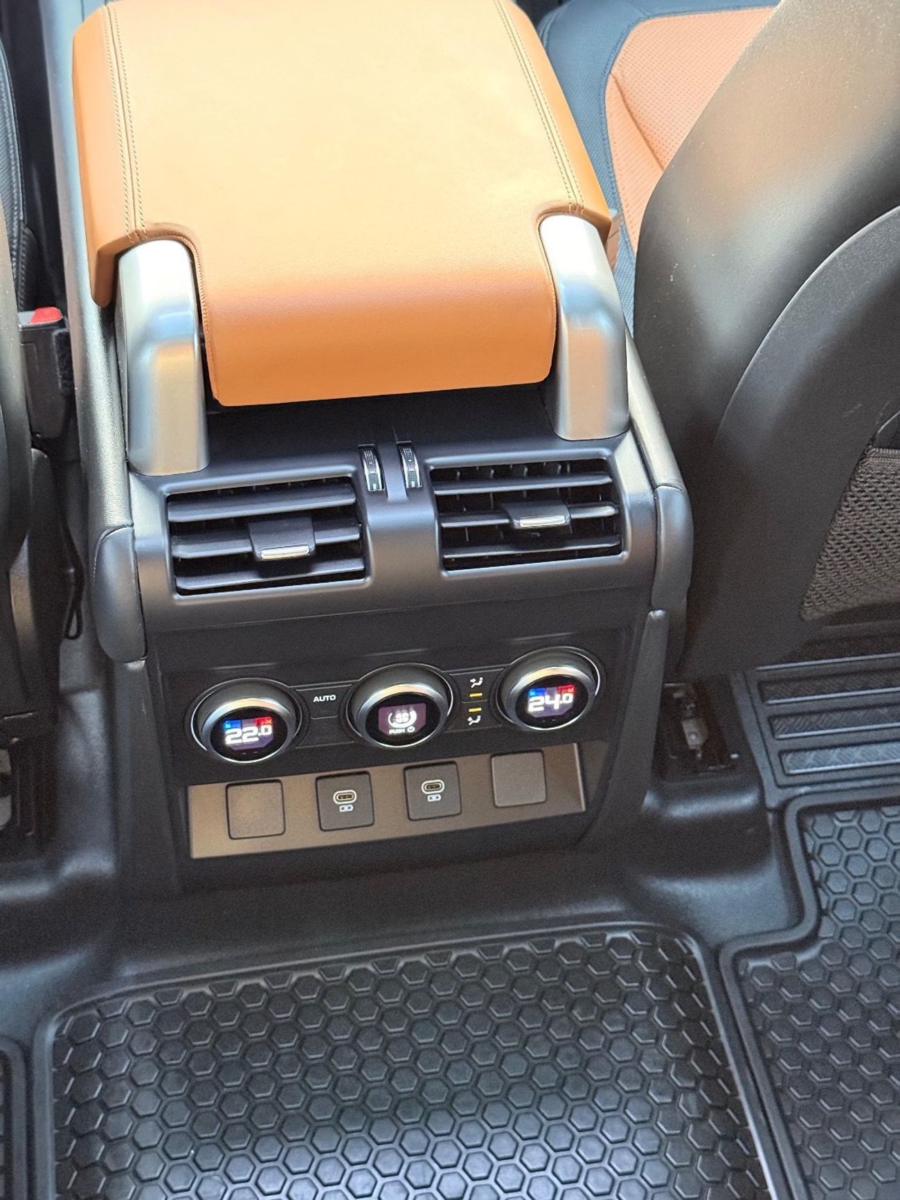 Land Rover Defender 130 SE P400 X Dynamic (7 Seater)