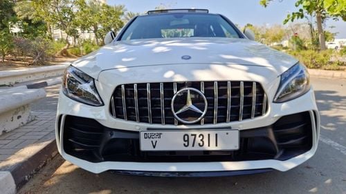 مرسيدس بنز C 300 لاكجري