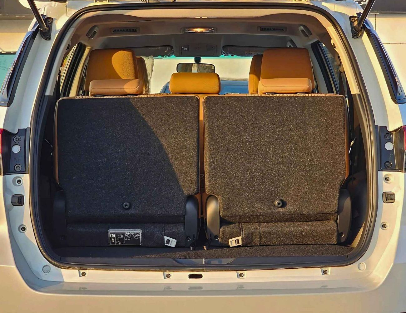 تويوتا فورتونر SR5 / MID OPTION / 2.7L PETROL / AUTO AC / KEY START / (CODE # FPE1)