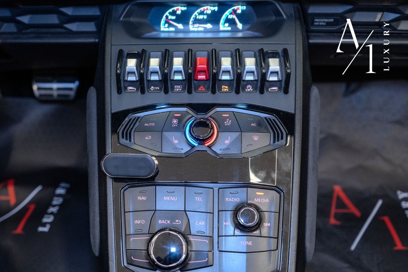 Lamborghini Huracan 2017 Lamborghini Huracan Spyder, Full Service History,  Excellent Condition, GCC Spec