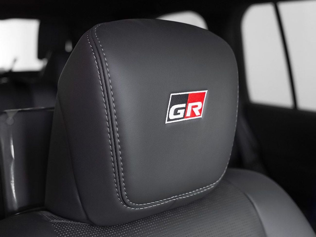 تويوتا لاند كروزر GR Sport