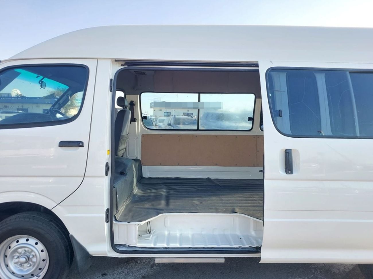 تويوتا هاياس TOYOTA HIACE VAN RHD 2004 MODEL 2.4 L PETROL MANUAL(PM13814)