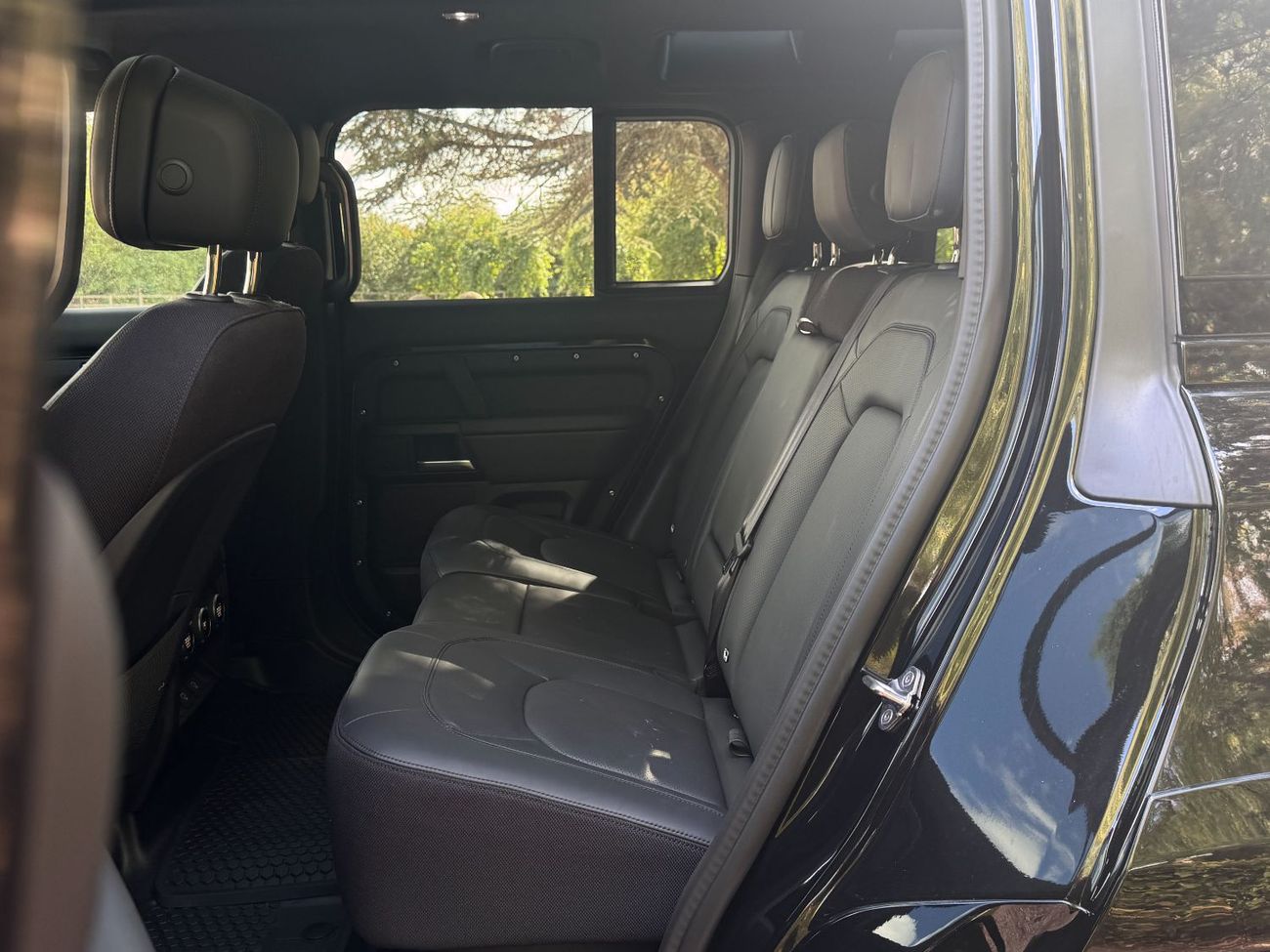 لاند روفر ديفندر 110 X P425 5.0L V8 IN RIGHT HAND DRIVE