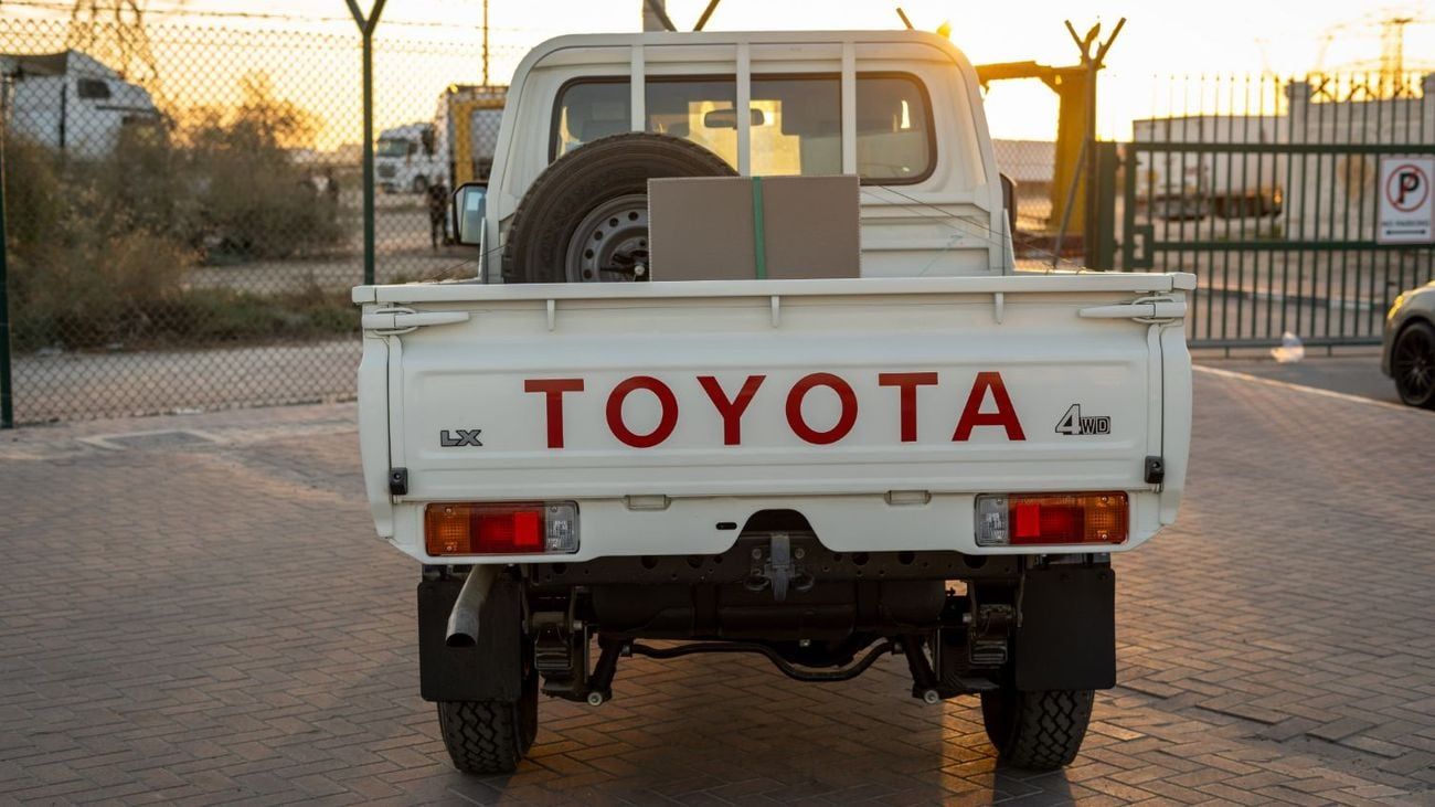 Toyota Land Cruiser Pick Up 79 SC 2.8L T/Diesel A/T 2025YM