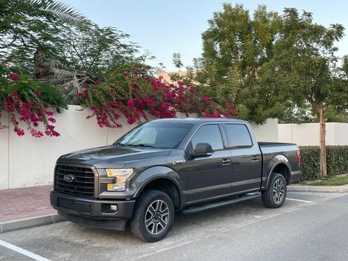 Ford F 150 XLT Sport Pack Super Cab 5.0L (396 HP) LOWEST MILEAGE ANYWHERE !!!
