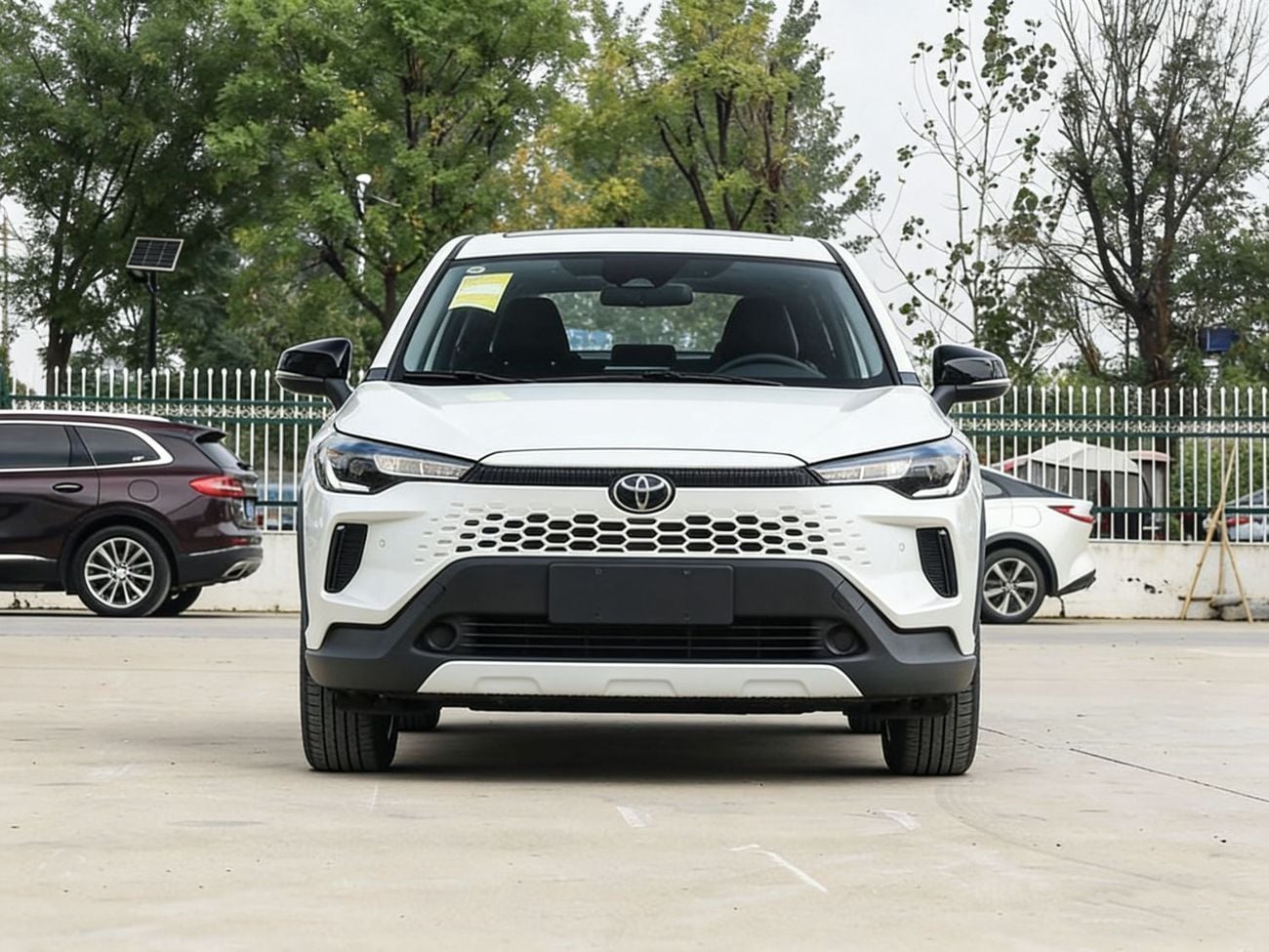 Toyota Corolla Cross GLI 2026 white-black
