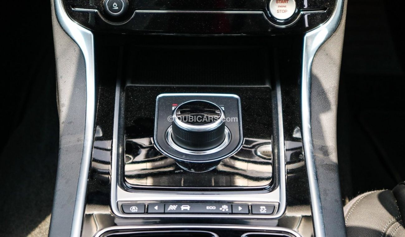Jaguar XF 2.0P petrol automatic Prestige 300 PS Right Hand Drive