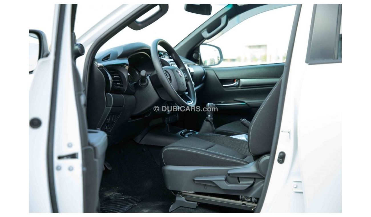 Toyota Hilux 2023 Toyota Hilux 4x4 DC 2.8 ADV HI D M/T SR5 - Pearl White Inside Black