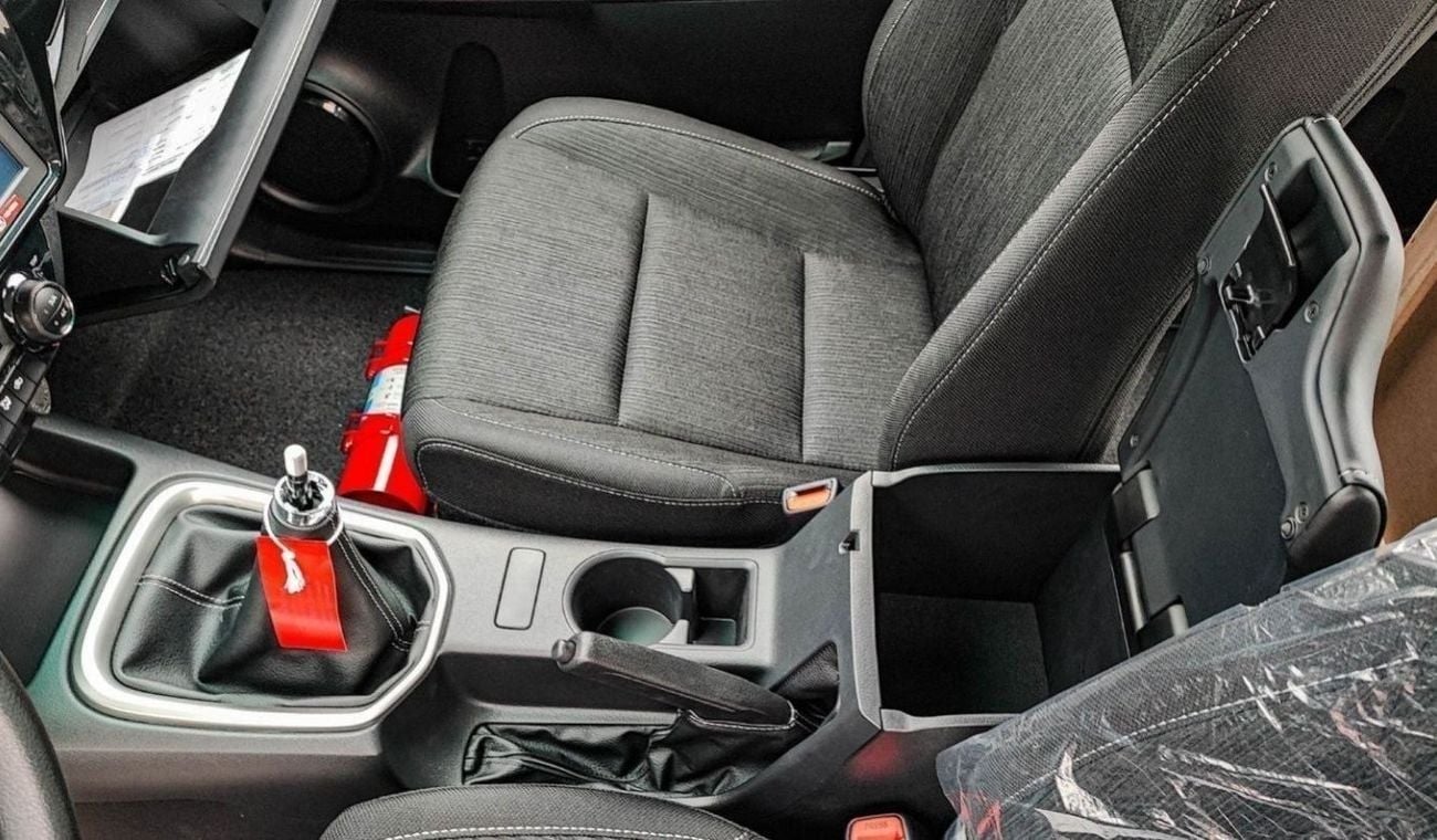تويوتا هيلوكس HILUX 2.4L MT DIESEL