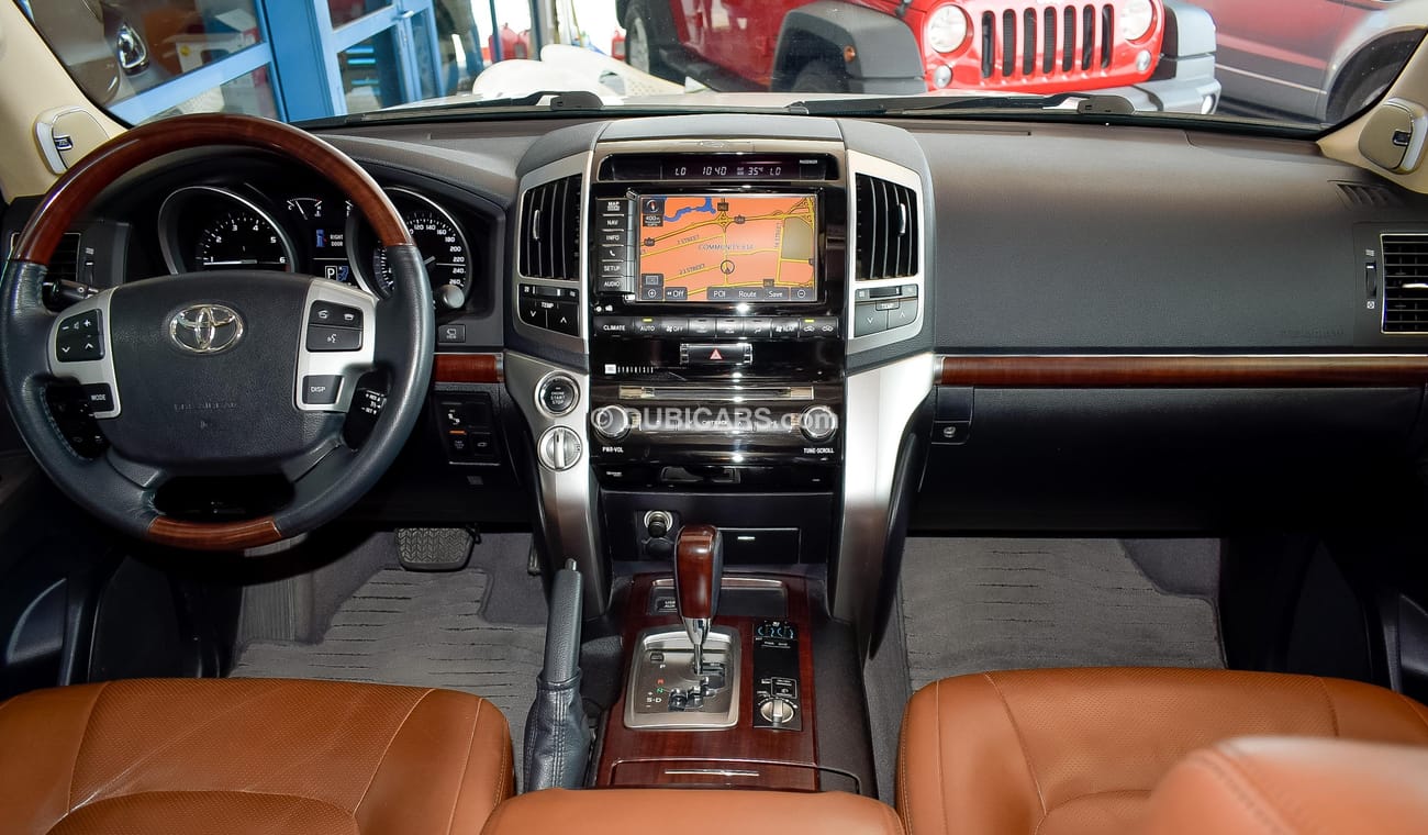 Toyota Land Cruiser VXR V8 5.7